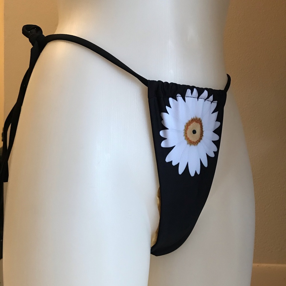 Bikini - Picture 5 of 7